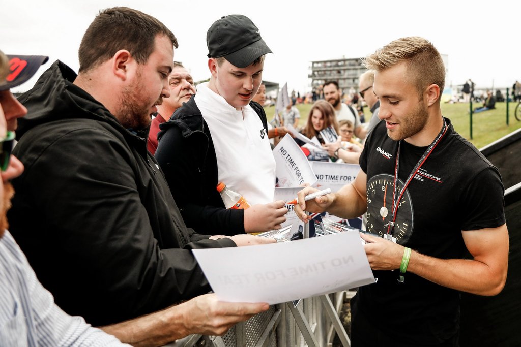 Mikkel O Pedersen er klar til at skrive endnu flere autografer på Hockenheim-banen